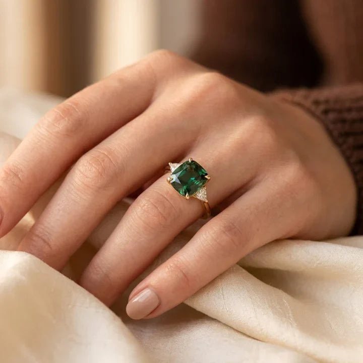 The Story in Emerald Set